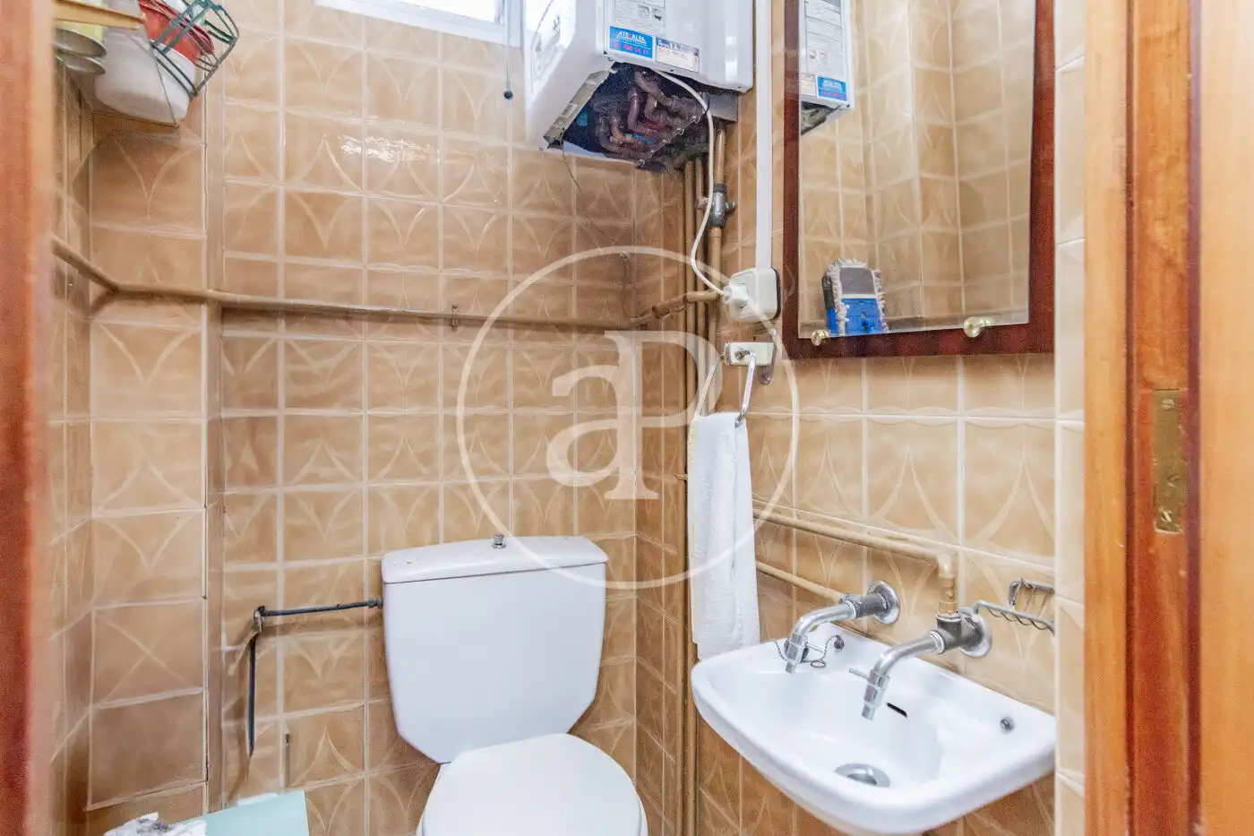 Bathroom of Flat for sale in Madrid  with Heating, Storage room and Balcony