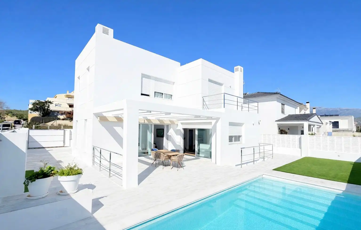 Vista exterior de Casa o xalet en venda en Vélez-Málaga amb Aire condicionat, Jardí privat i Traster