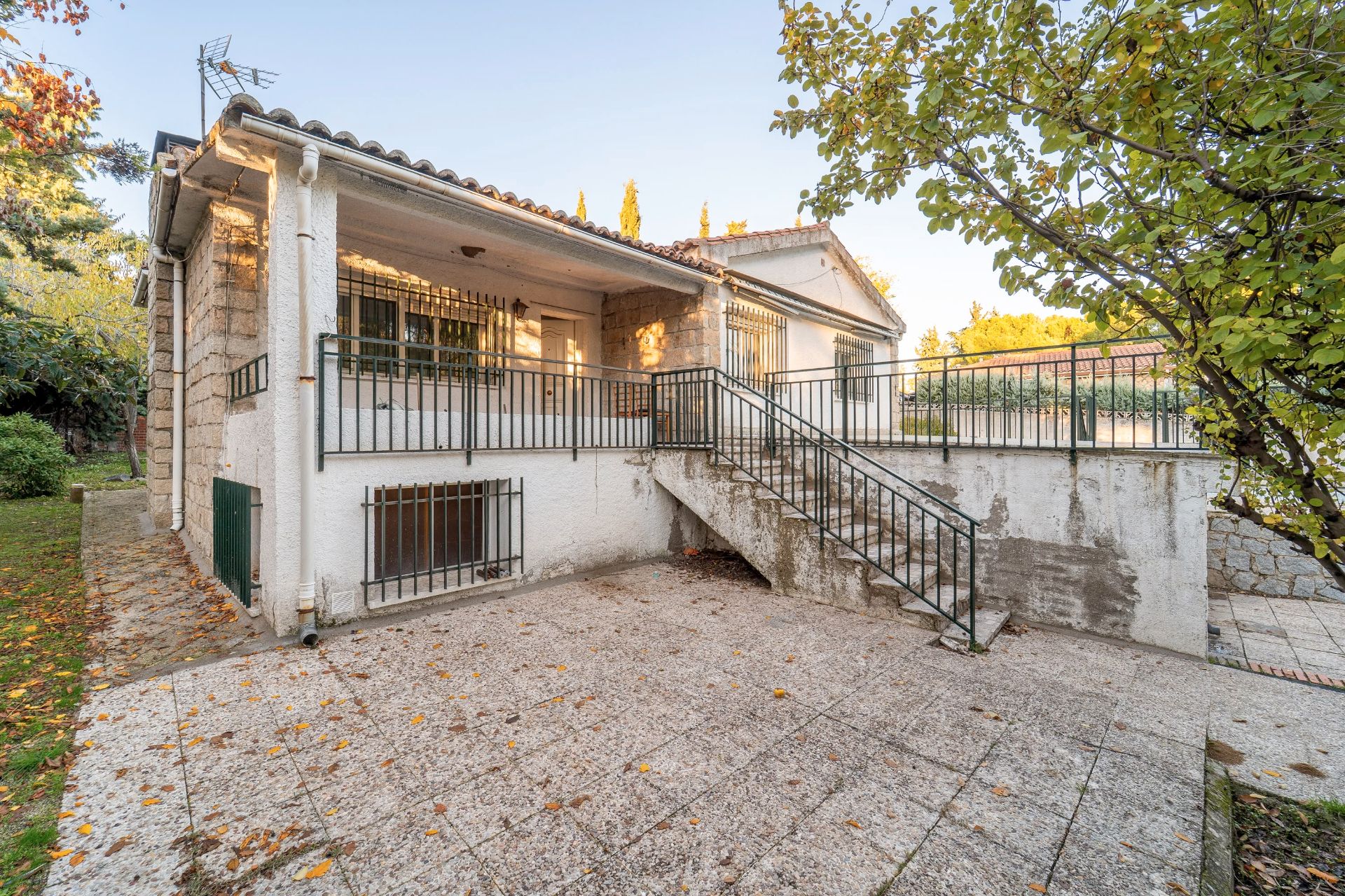 Exterior view of House or chalet for sale in Sevilla la Nueva  with Heating, Private garden and Terrace