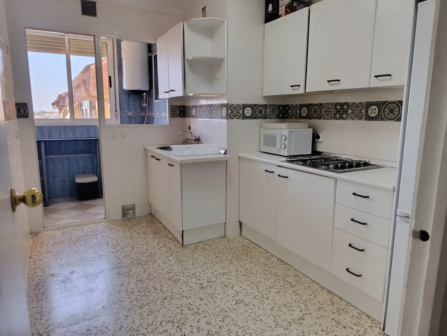 Cocina de Piso de alquiler en Dos Hermanas con Aire acondicionado, Terraza y Amueblado