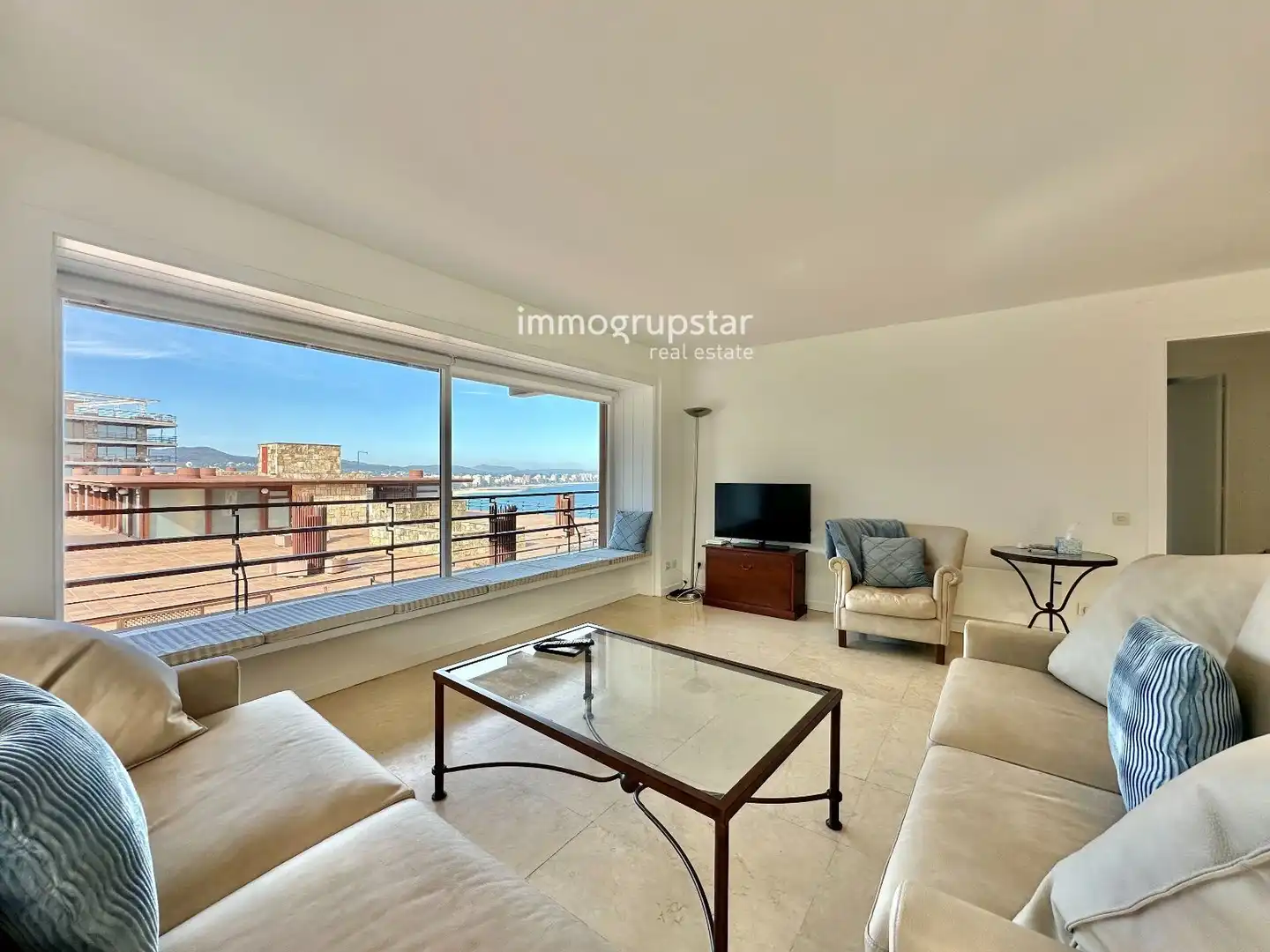 Sala de estar de Apartamento en venta en Calonge i Sant Antoni con Calefacción, Terraza y Piscina