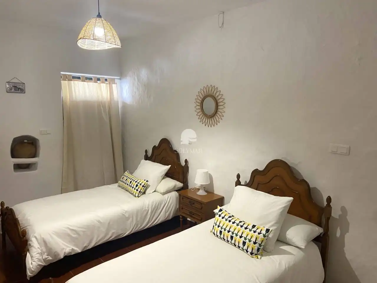 Dormitori de Finca rústica de lloguer en Árchez amb Aire condicionat i Piscina