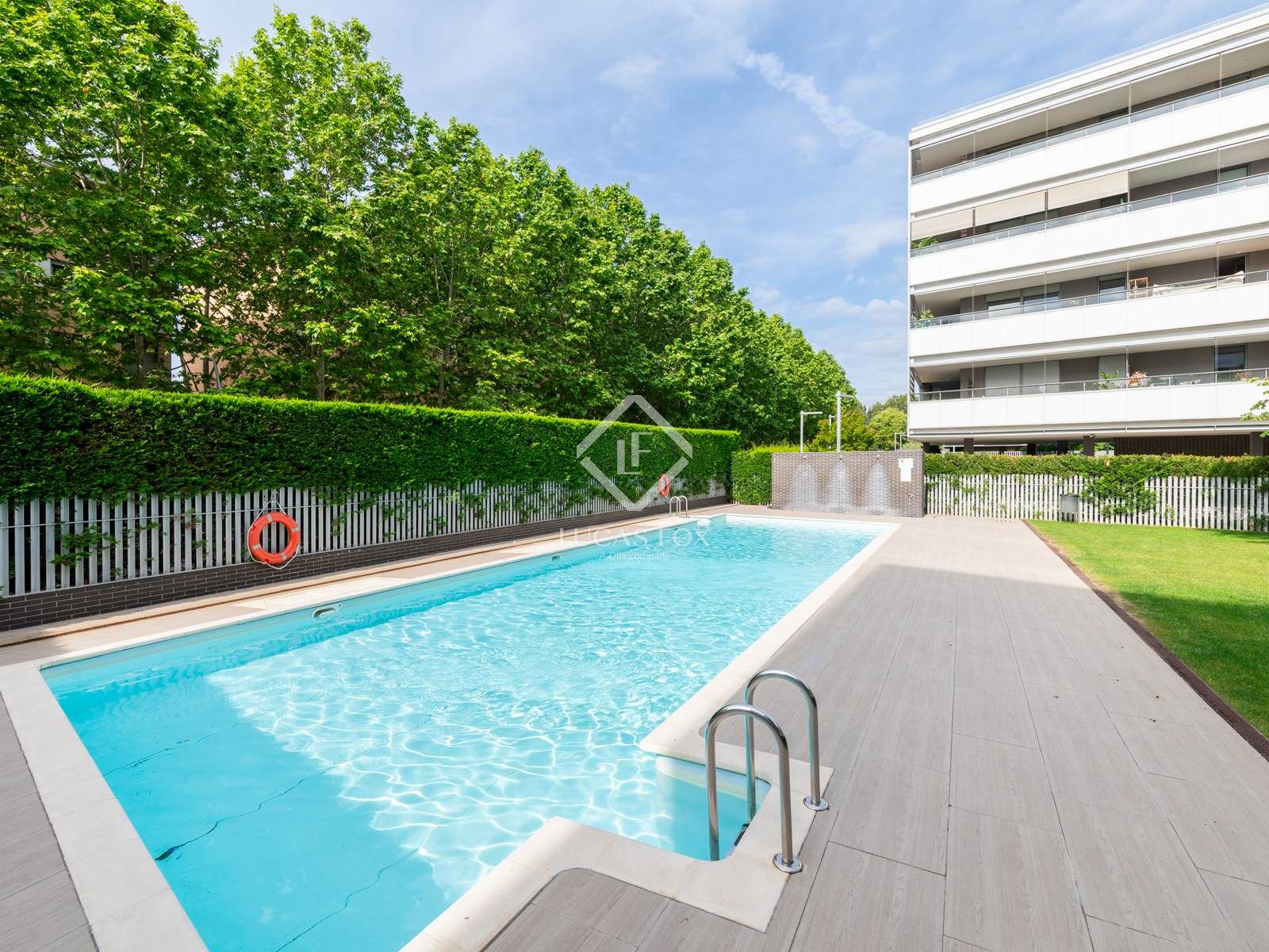Swimming pool of Flat for sale in Sant Cugat del Vallès  with Air Conditioner, Heating and Terrace