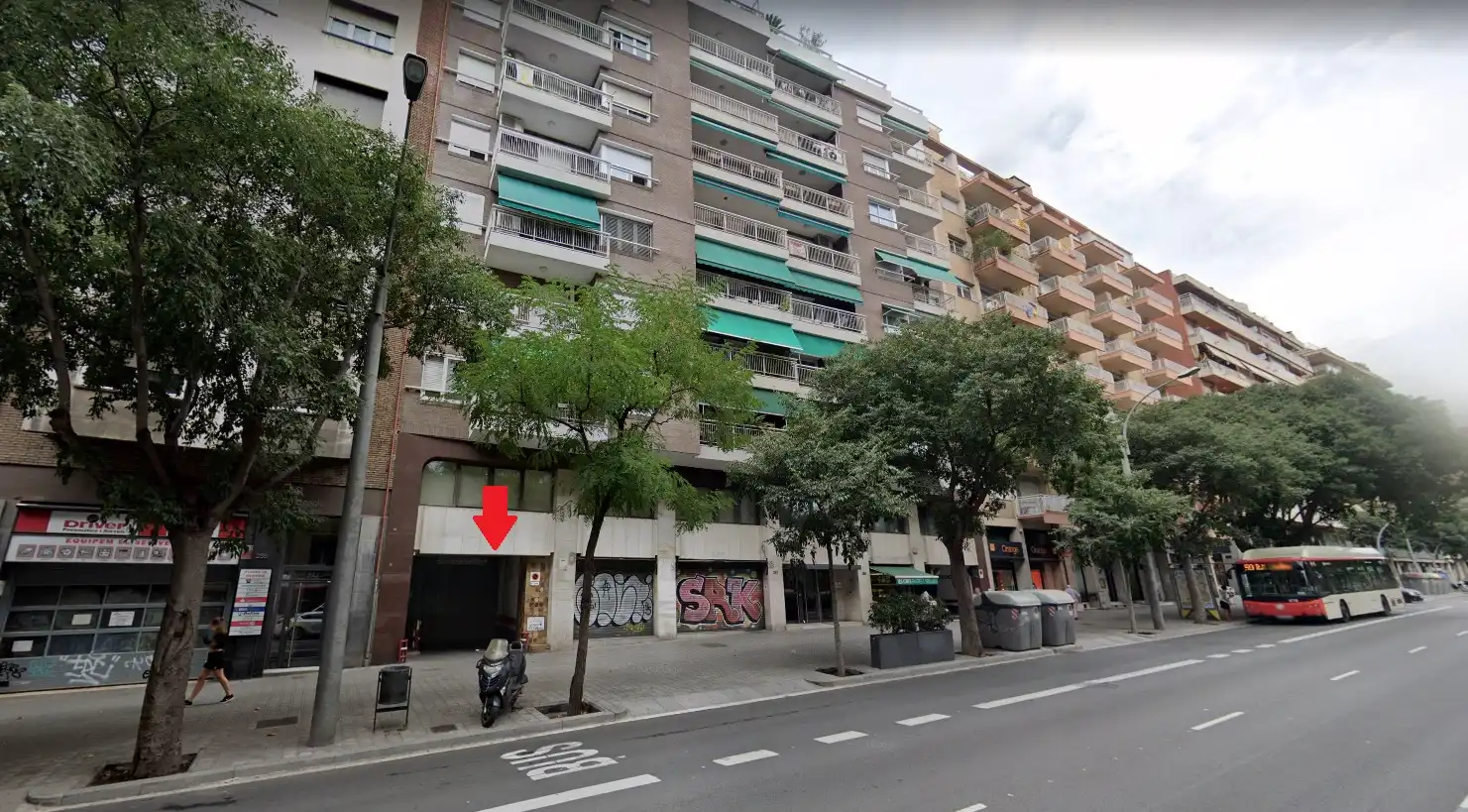 Individual amb ascensor en venda a Travessera de les Corts 257