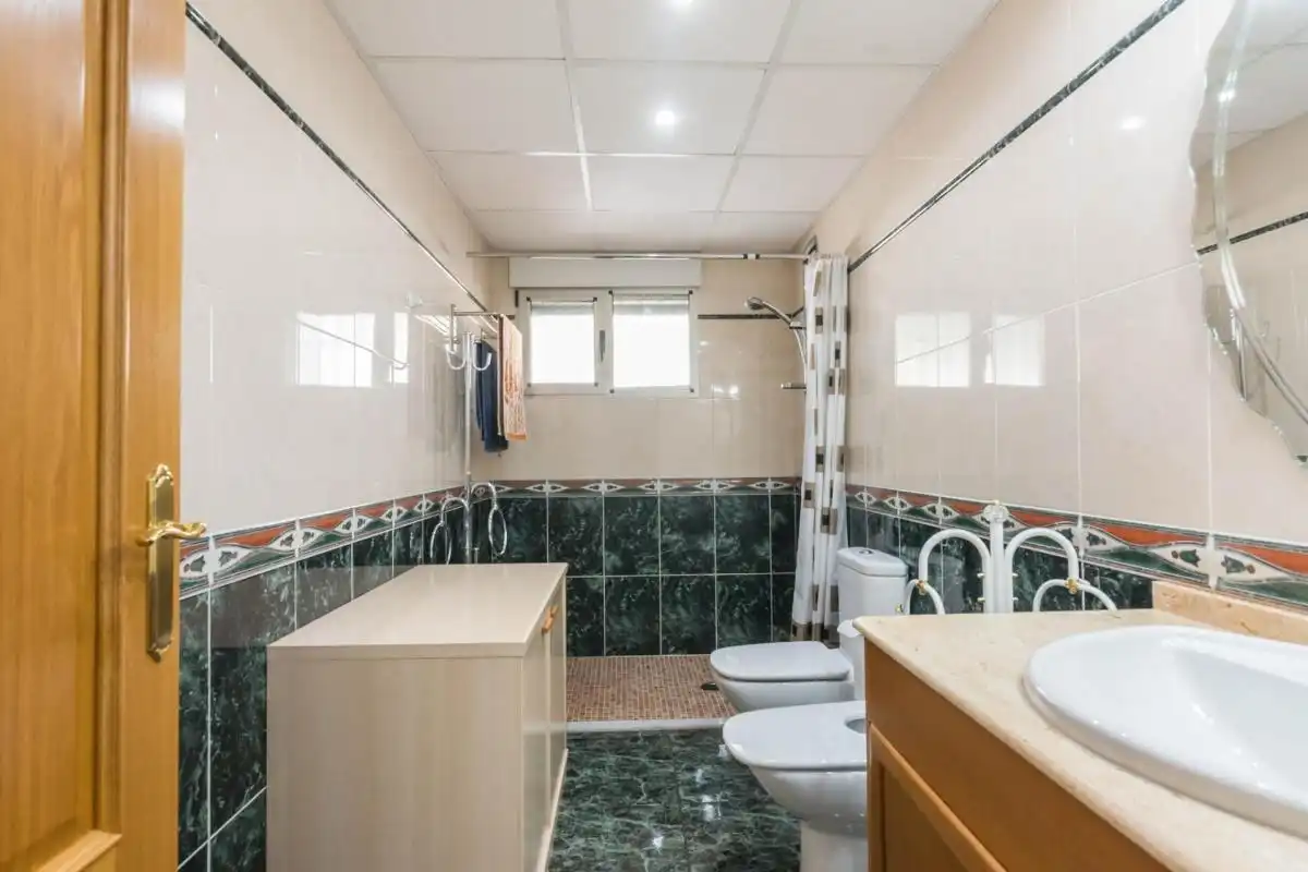 Bany de Casa o xalet en venda en Murcia amb Aire condicionat, Calefacció i Jardí privat