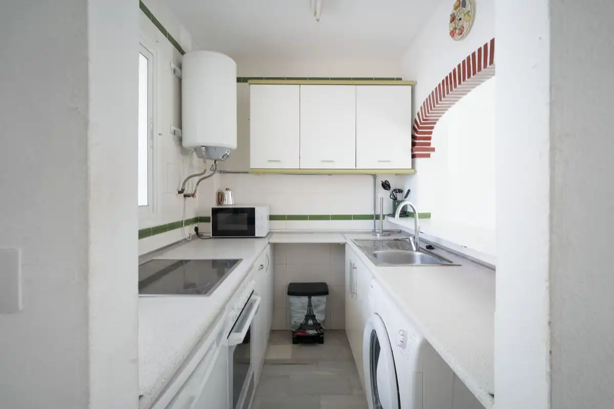 Cuina de Apartament en venda en Torremolinos amb Aire condicionat i Piscina comunitària