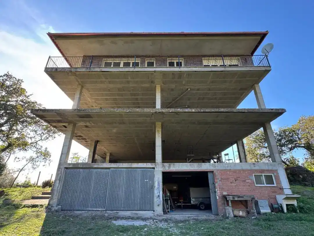Vista exterior de Casa o xalet en venda en Cangas  amb Aire condicionat i Balcó
