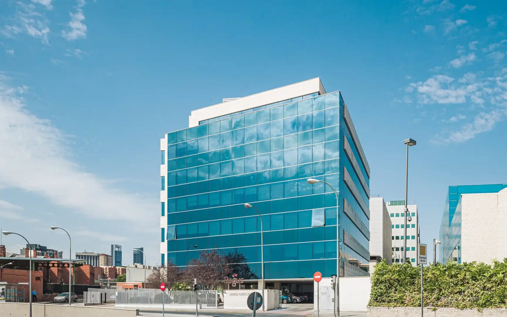 Außenansicht von Büro zur Miete in Madrid mit Klimaanlage und Heizung