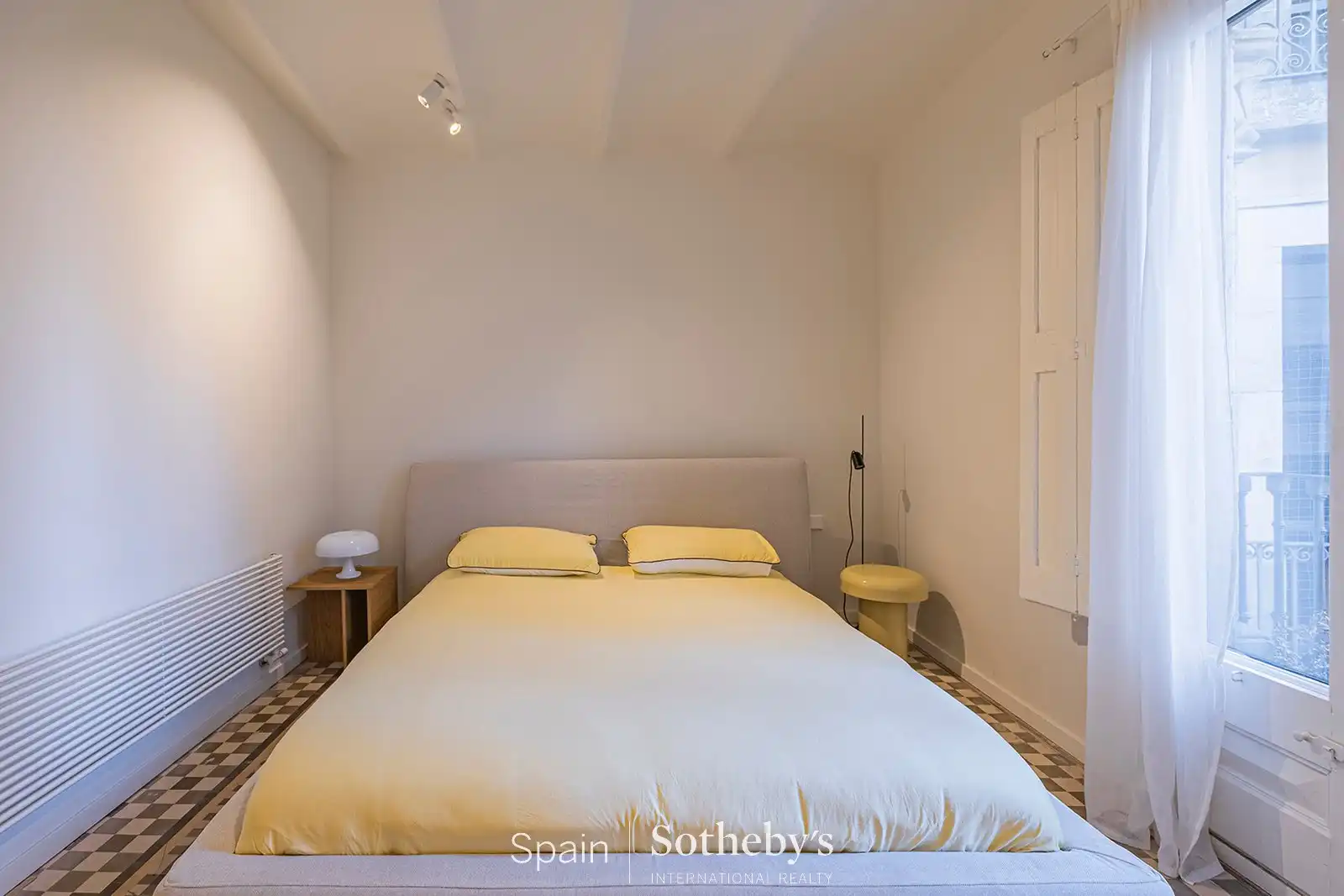 Bedroom of Apartments for sale in Barcelona  with Air Conditioner and Heating