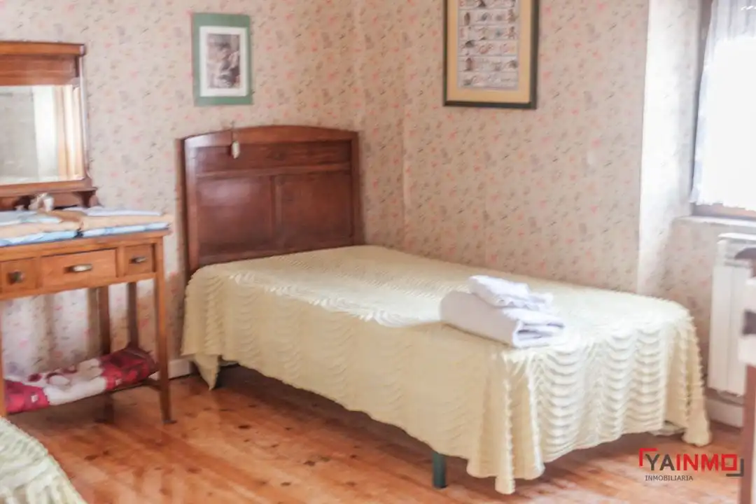 Dormitori de Casa adosada en venda en Vitoria - Gasteiz amb Calefacció i Jardí privat