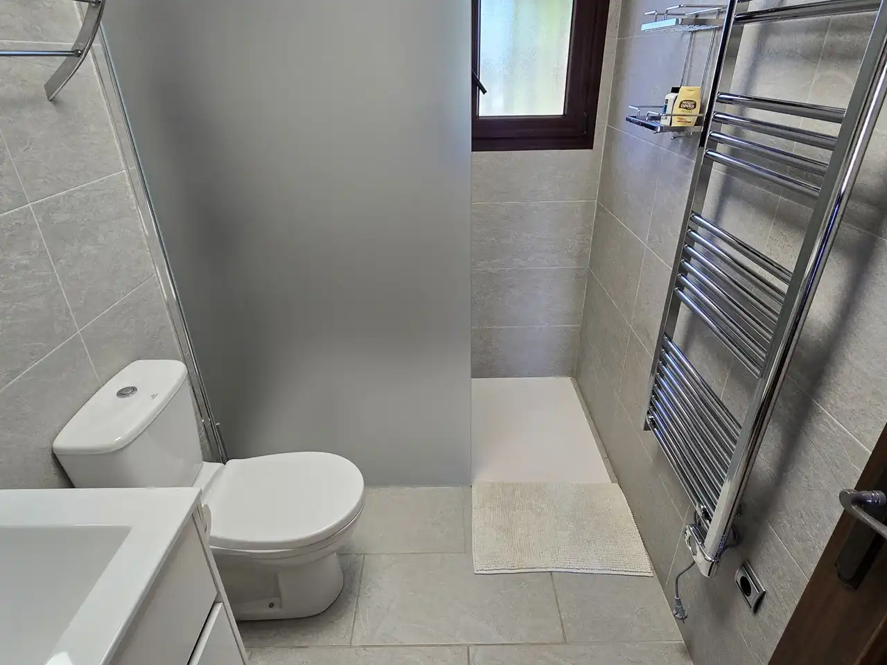 Bathroom of Houses for sale in Viñuela  with Air Conditioner, Terrace and Swimming Pool