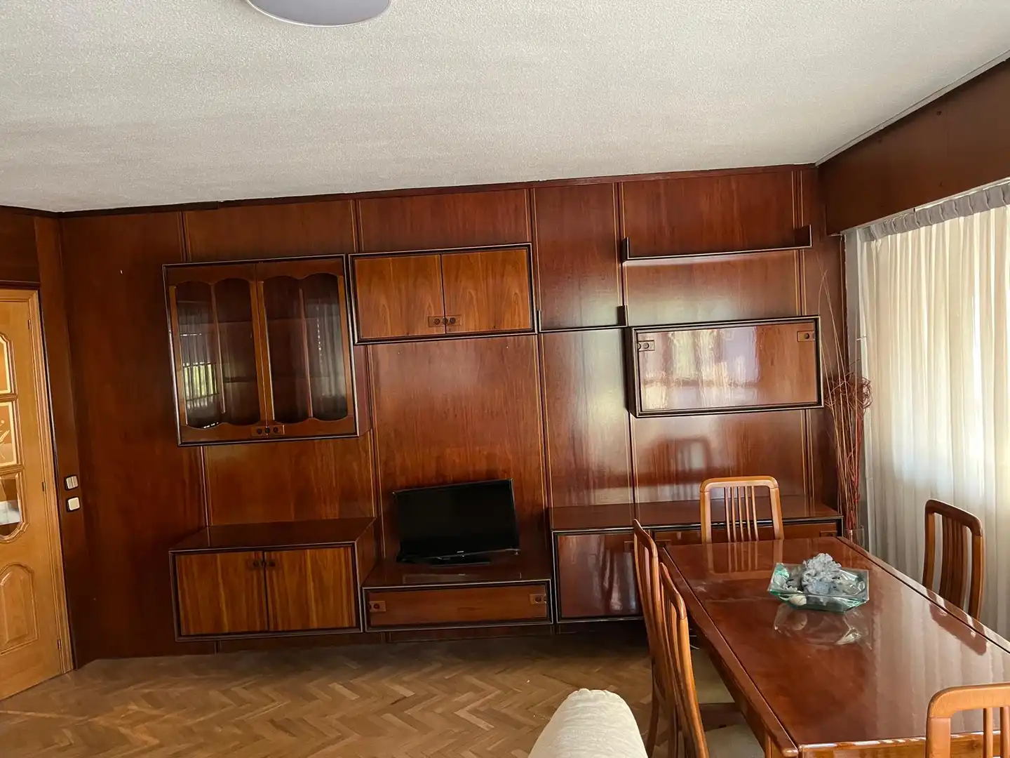 Living room of Flat for rent in Madrid  with Air Conditioner, Heating and Parquet flooring