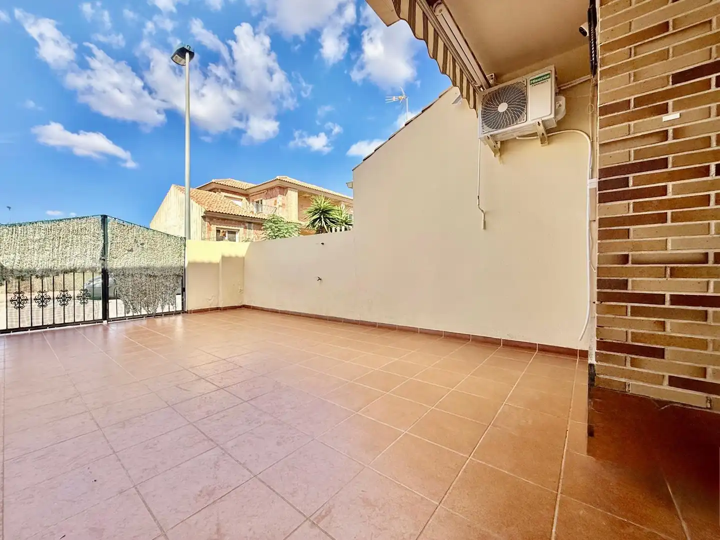 Terraced house with terrace for sale in Calle Calle Somosierra, imagen 4