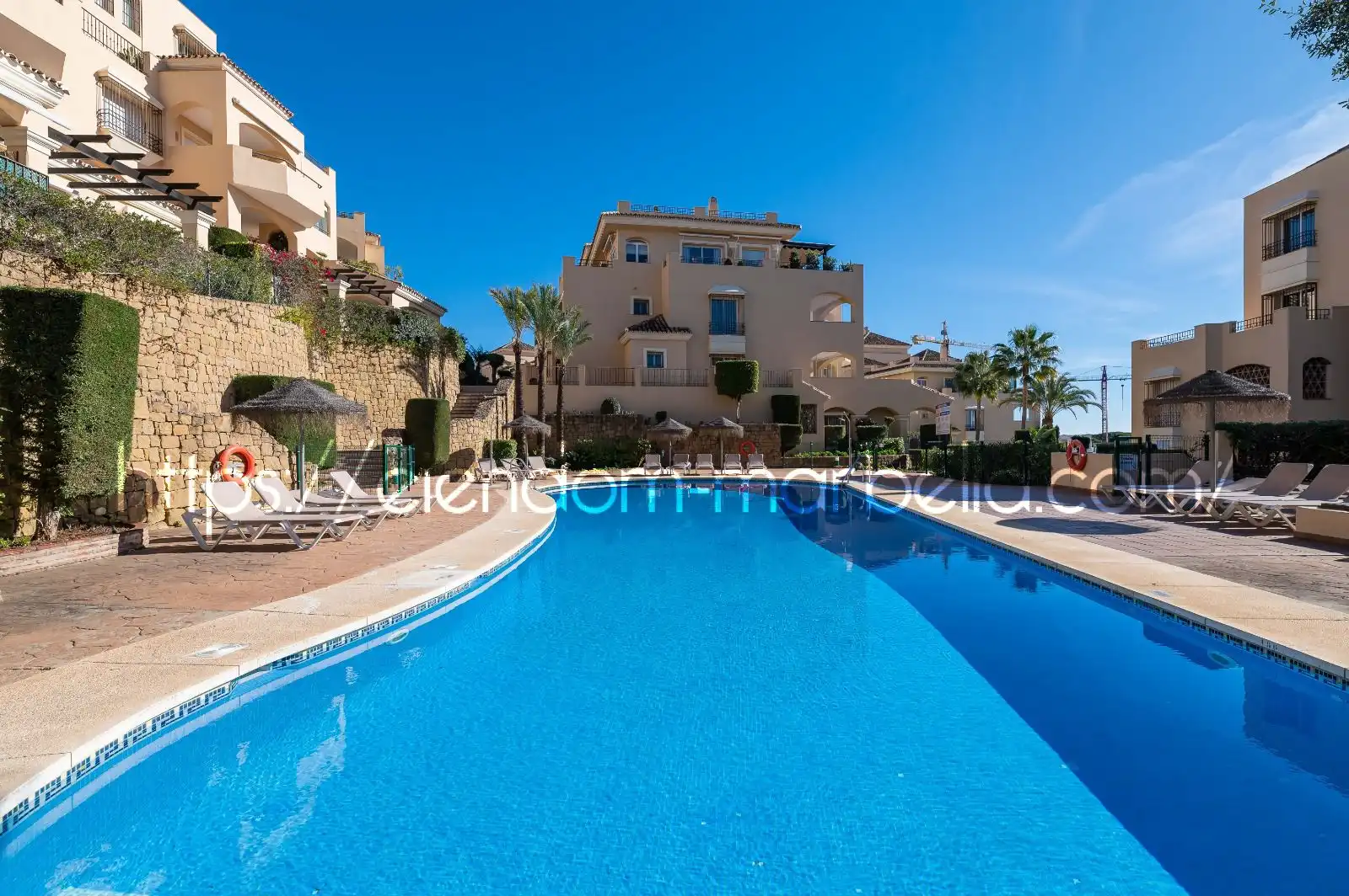 Vista exterior de Apartamento en venta en Marbella con Aire acondicionado, Terraza y Amueblado