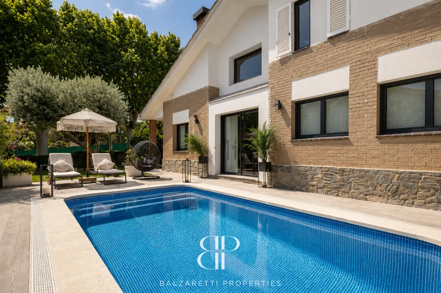 Schwimmbecken von Haus oder Chalet zum Verkauf in Canet de Mar mit Klimaanlage, Heizung und Privatgarten