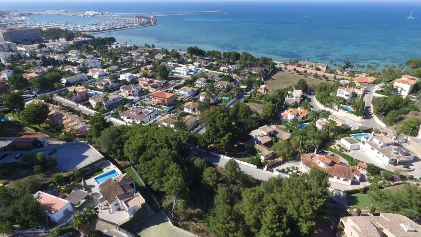 Vista exterior de Casa o xalet en venda en Dénia amb Aire condicionat, Calefacció i Jardí privat