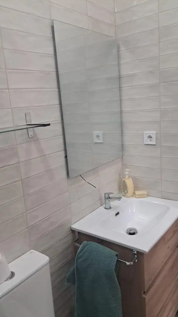 Bany de Apartament de lloguer en Colmenar amb Aire condicionat, Terrassa i Moblat