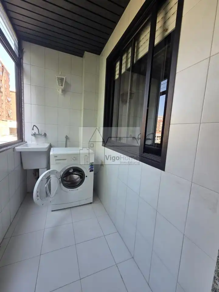 Balcony of Flat for rent in Vigo   with Heating, Parquet flooring and Storage room
