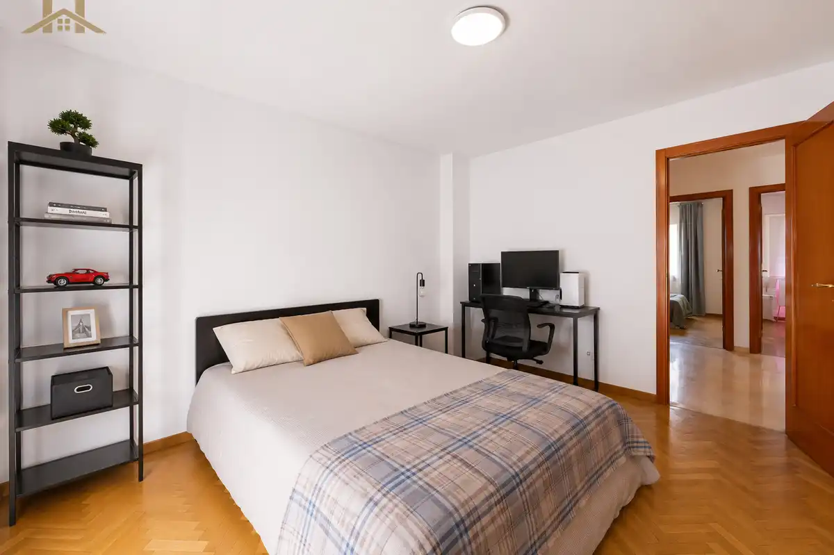 Dormitori de Casa adosada en venda en Tres Cantos amb Aire condicionat, Calefacció i Jardí privat