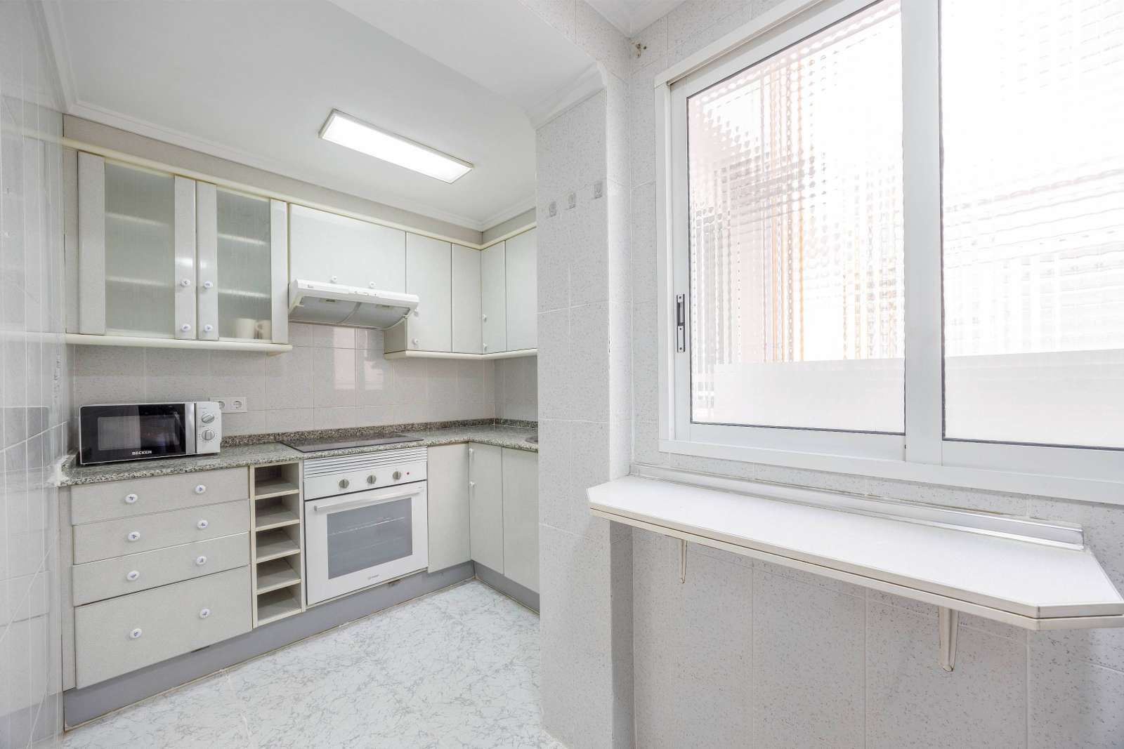 Kitchen of Apartment to share in  Valencia Capital  with Air Conditioner and Terrace