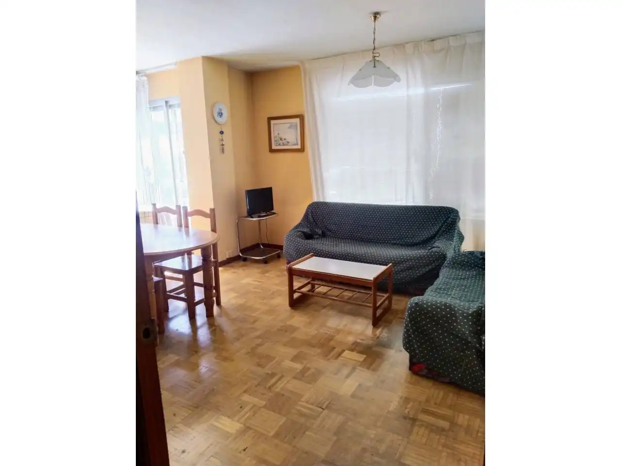 Living room of Flat for rent in Burgos  with Heating, Parquet flooring and Terrace