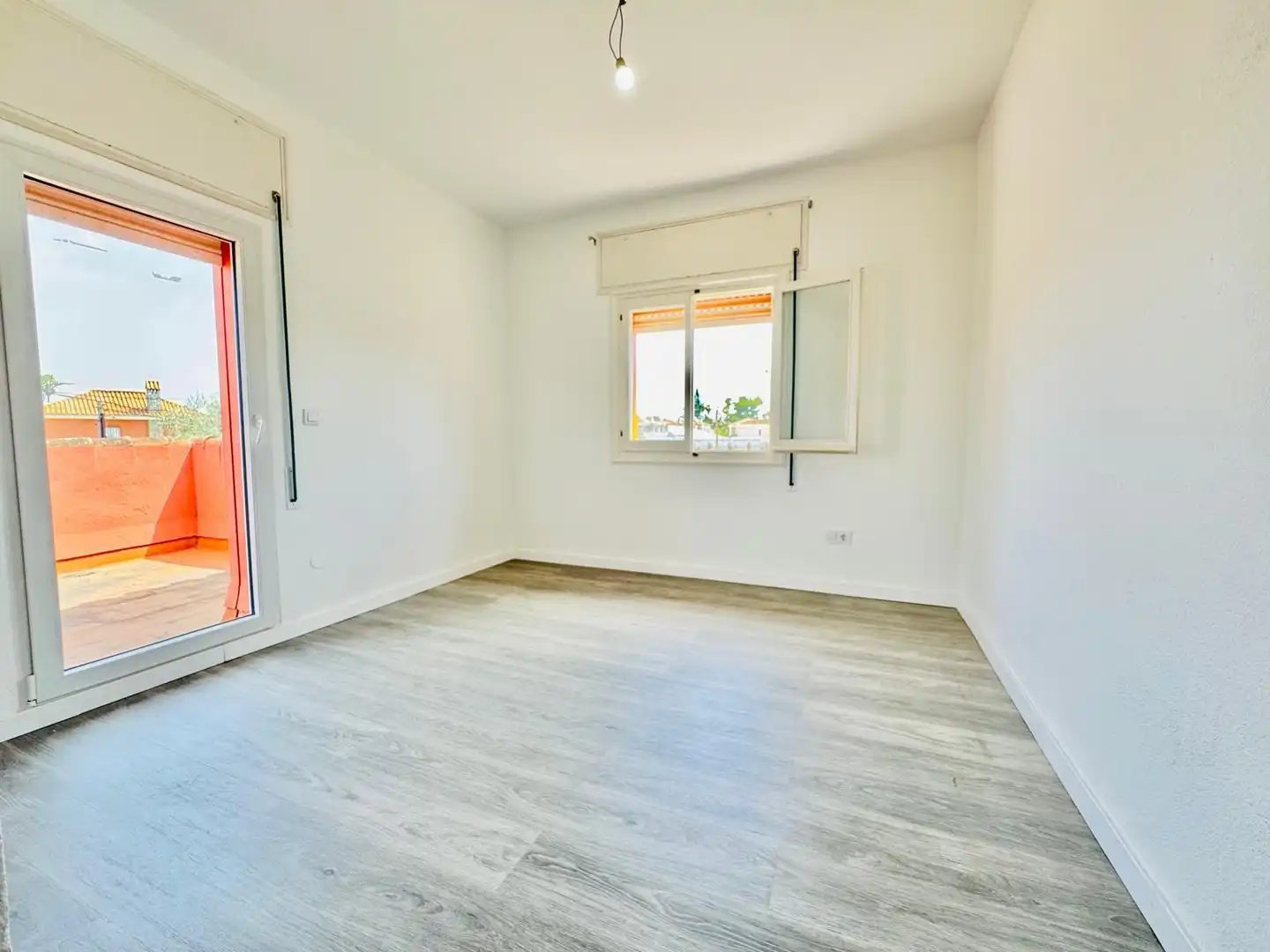 Bedroom of Houses for sale in Algeciras  with Private garden and Swimming Pool