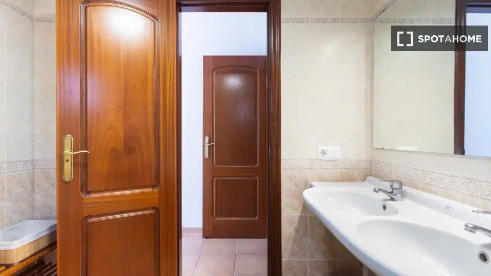 Baño de Apartamento para compartir en El Rosario con Aire acondicionado, Terraza y Amueblado