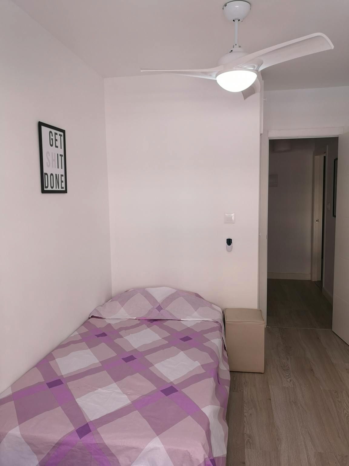 Bedroom of Flat to share in  Valencia Capital  with Furnished, Washing machine and Internet