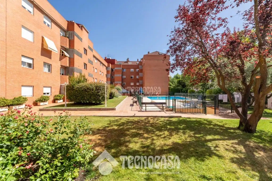 Exterior view of Flat for sale in Las Rozas de Madrid  with Storage room and Community pool