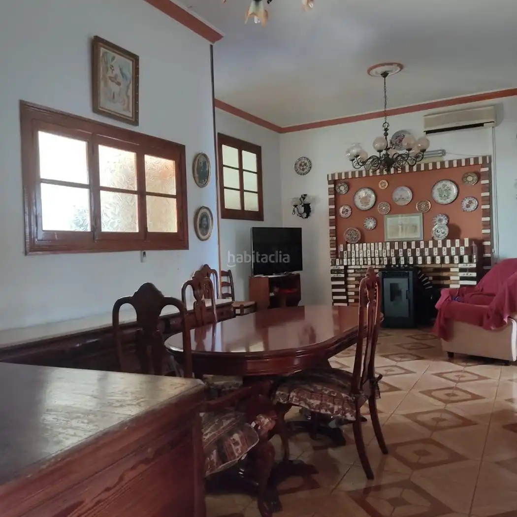 Chalet en venta en Calle Reyes Católicos 36