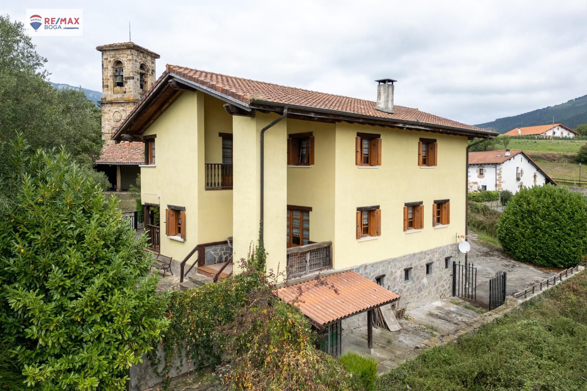 Vista exterior de Casa o xalet en venda en Aramaio amb Calefacció, Jardí privat i Terrassa