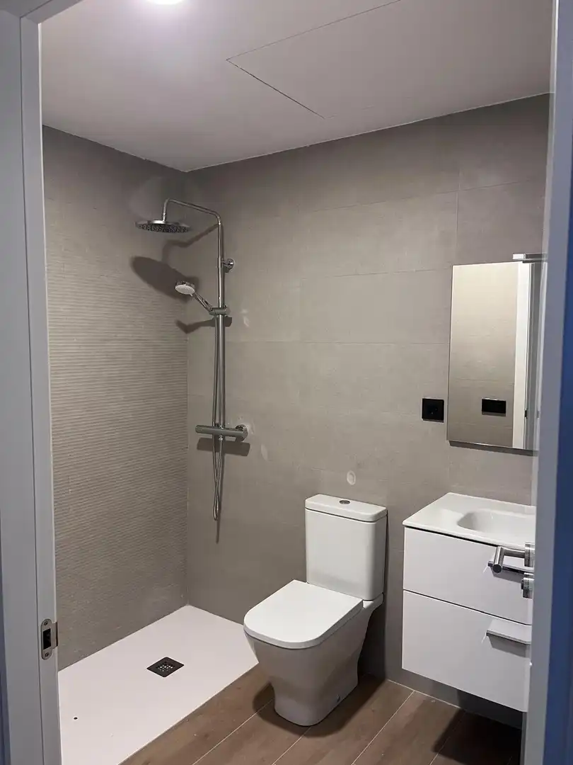 Bathroom of Flat for sale in El Prat de Llobregat  with Air Conditioner, Terrace and Swimming Pool