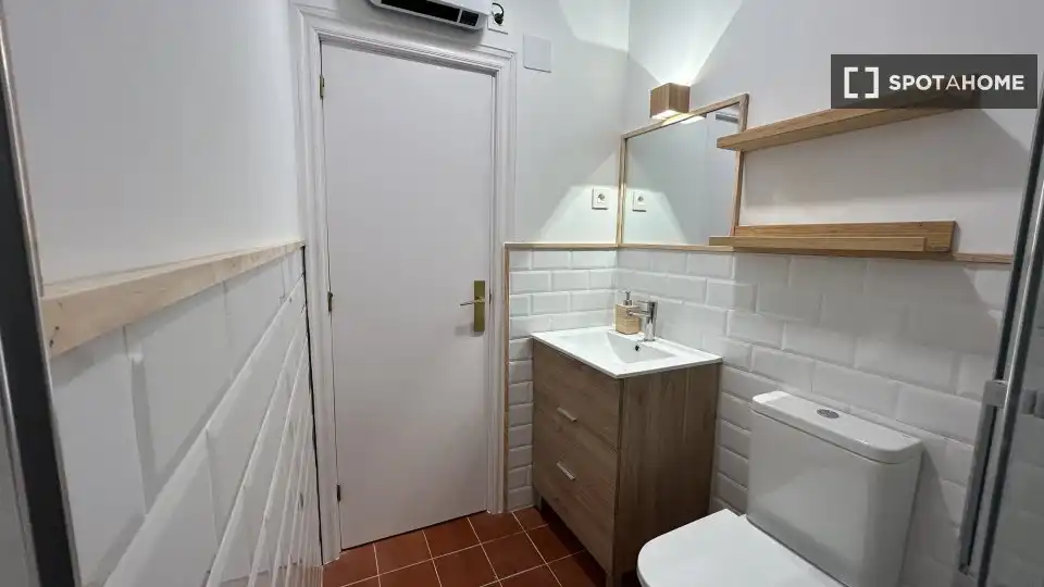 Badezimmer von Wohnung zur untervermieten in Bilbao  mit Klimaanlage, Terrasse und Möbliert