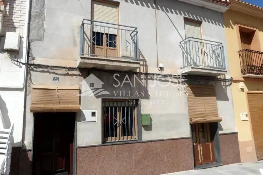 Casa con terraza en venta en Hondón de las Nieves / El Fondó de les Neus