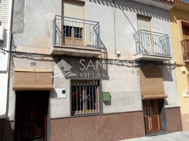 Casa con balcón en venta en Hondón de las Nieves / El Fondó de les Neus