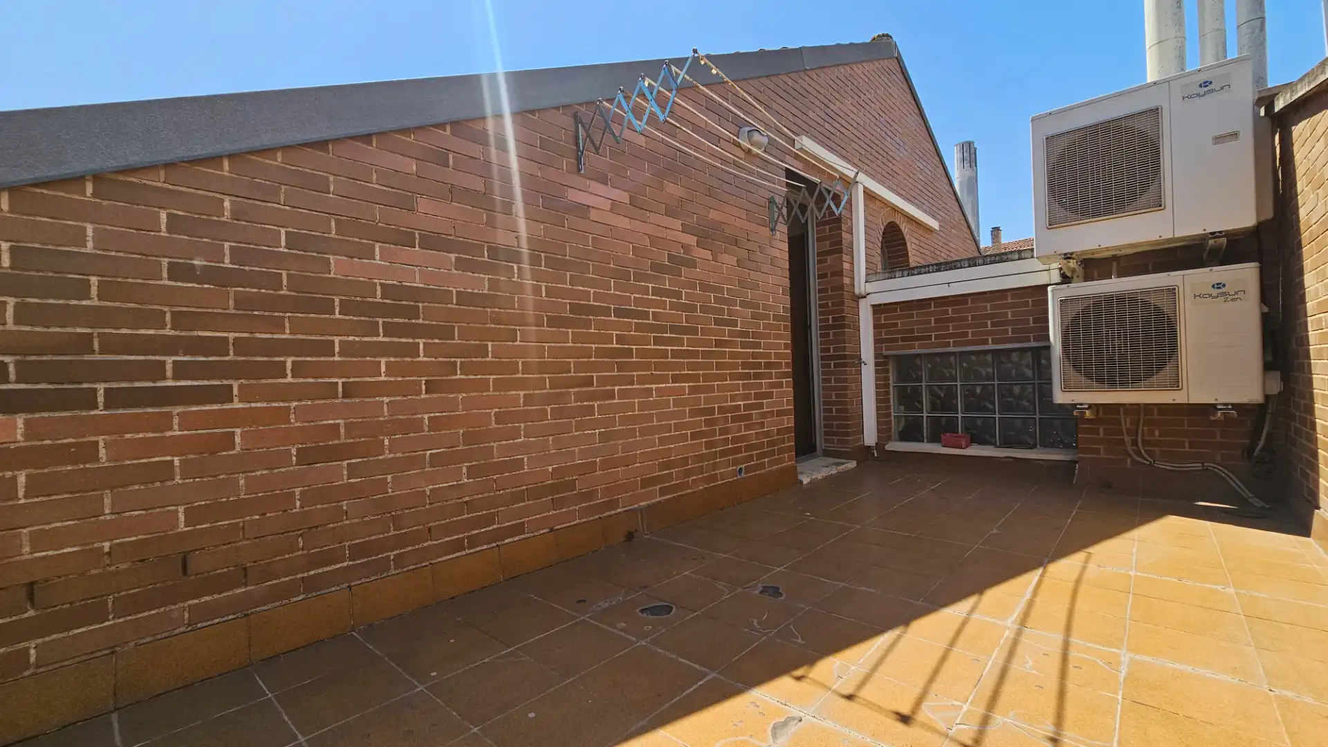 Vista exterior de Casa adosada en venta en Zaragoza con Aire acondicionado, Calefacción y Jardín privado