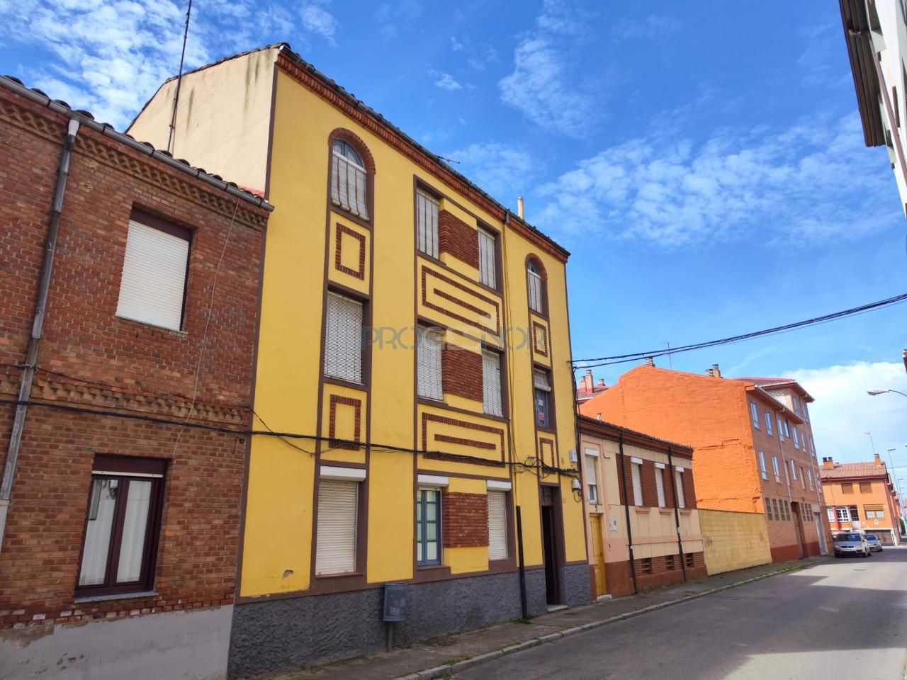 Exterior view of Building for sale in San Andrés del Rabanedo