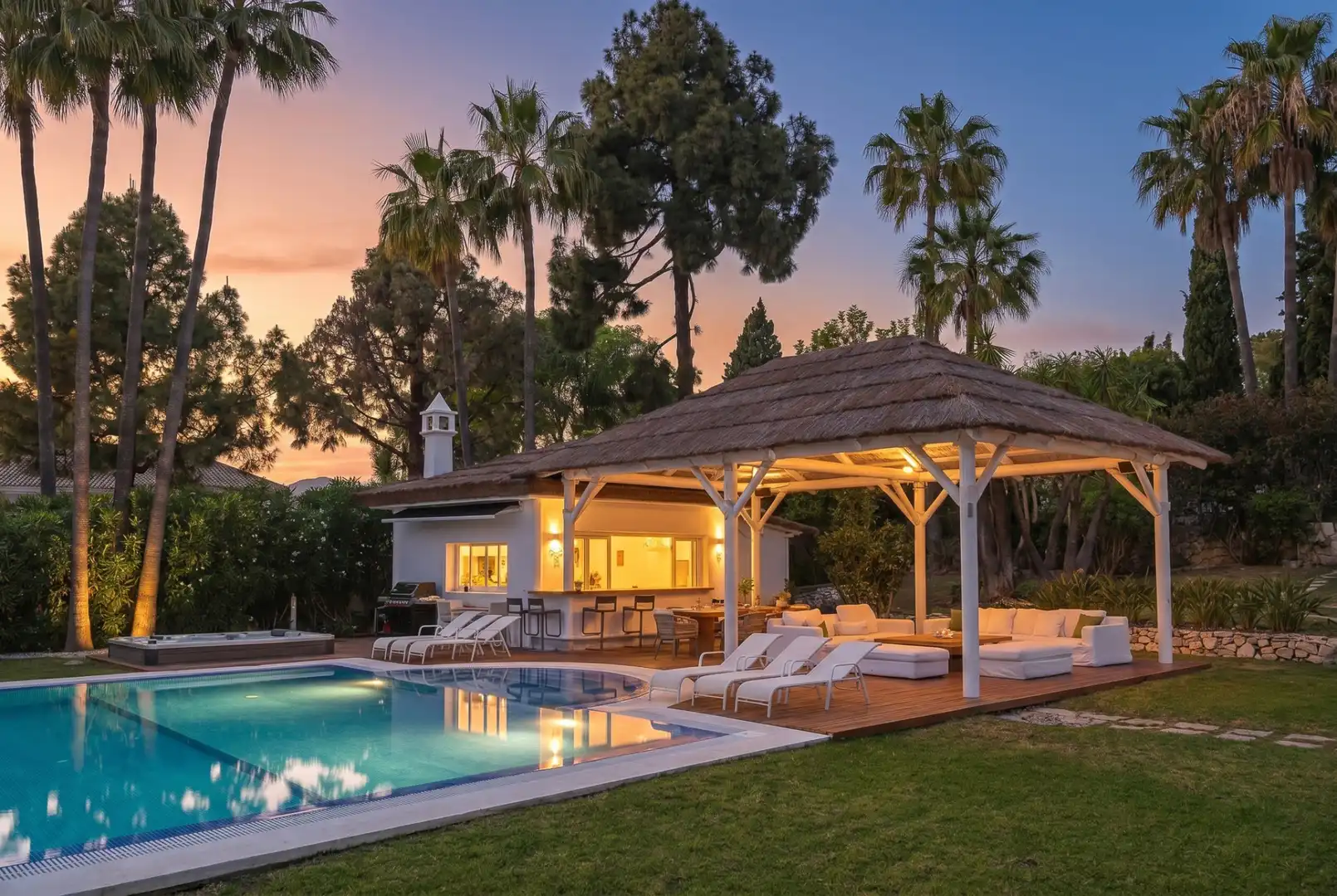 Terrasse von Haus oder Chalet zum Verkauf in Marbella mit Klimaanlage, Privatgarten und Terrasse