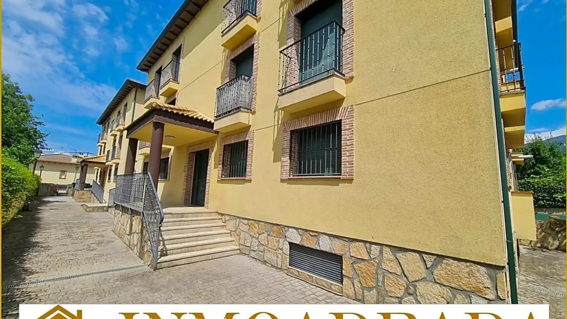 Exterior view of Flat for sale in La Adrada   with Heating, Terrace and Furnished