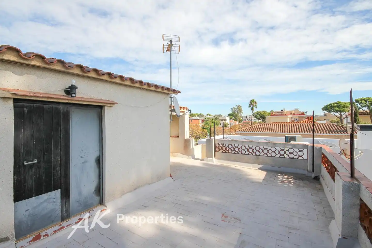Vista exterior de Casa o chalet en venta en Castelldefels con Calefacción, Jardín privado y Terraza