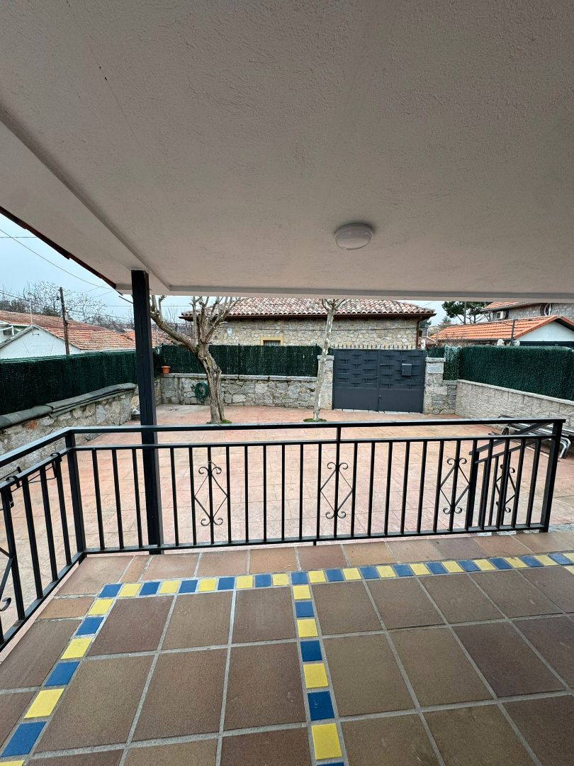 Vista exterior de Casa o xalet de lloguer en Alpedrete amb Calefacció, Jardí privat i Terrassa