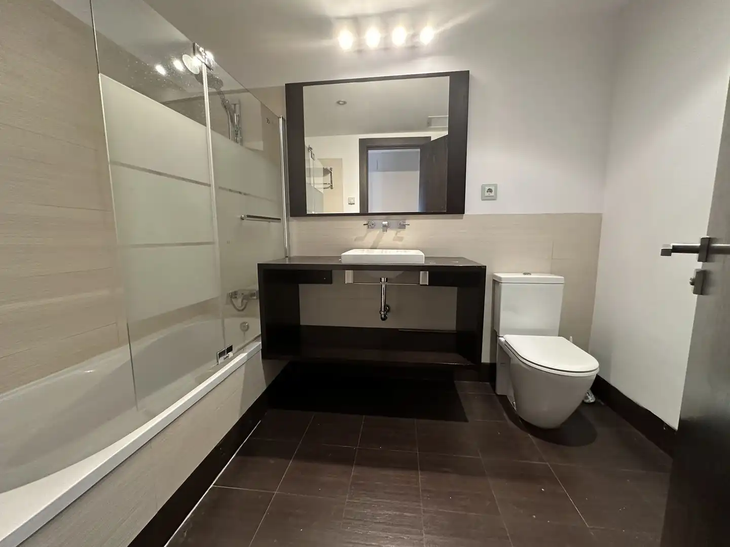 Badezimmer von Wohnung zum Verkauf in Benahavís mit Terrasse, Abstellraum und Alarm