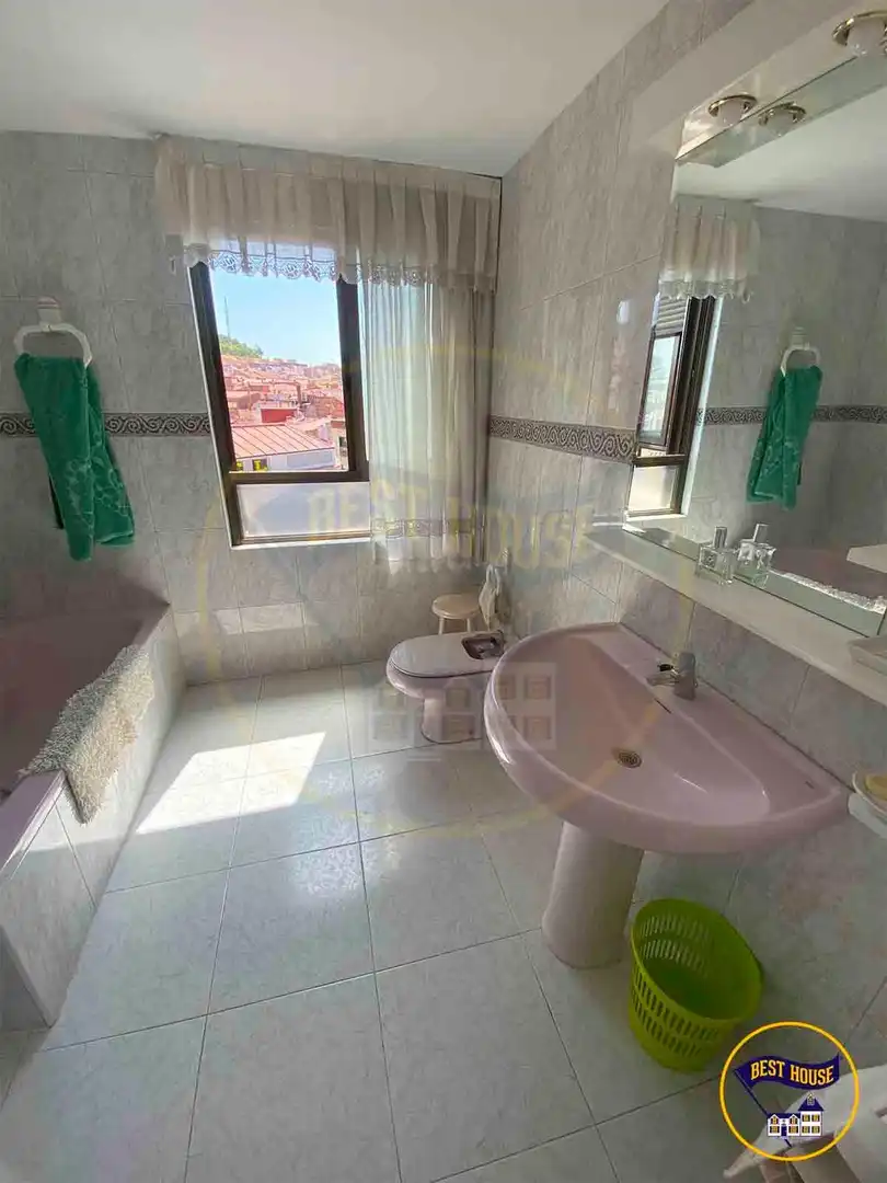 Bathroom of Flat for sale in Cuenca  with Air Conditioner, Heating and Parquet flooring