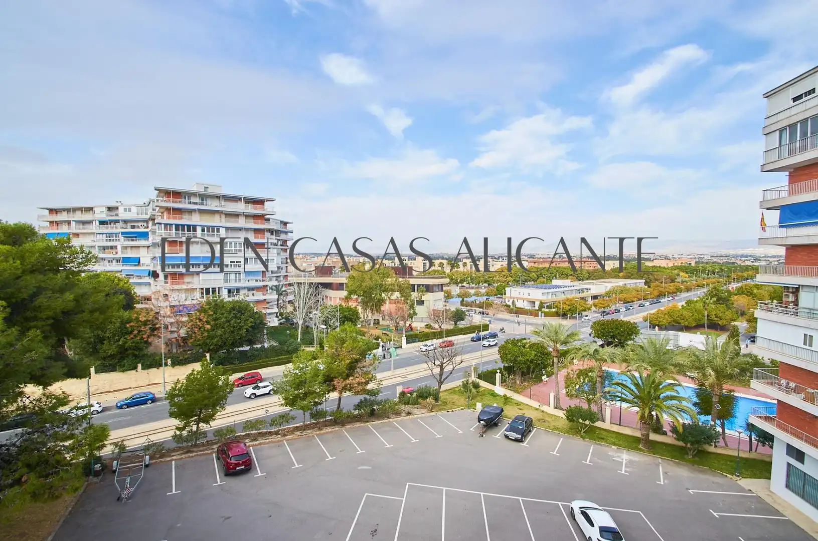 Vista exterior de Apartamento en venta en Alicante / Alacant con Terraza, Trastero y Amueblado