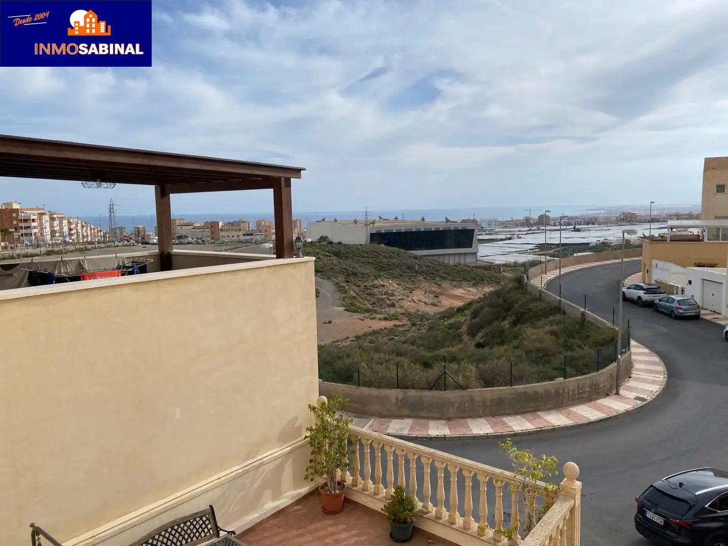 Vista exterior de Casa adosada en venta en Roquetas de Mar con Aire acondicionado, Calefacción y Terraza