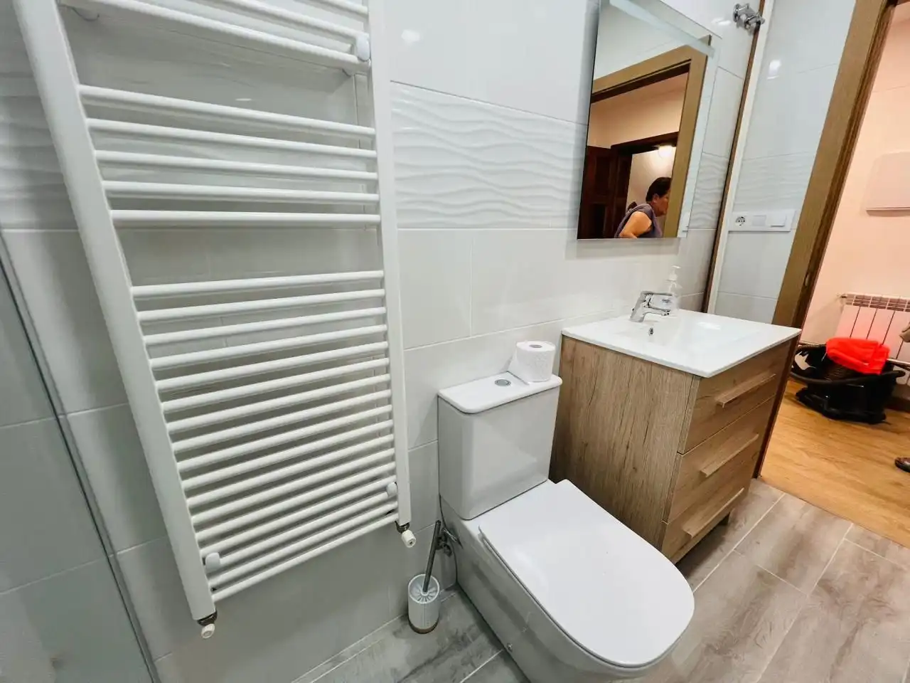 Bathroom of Flat for share in Ourense Capital   with Heating, Furnished and Balcony