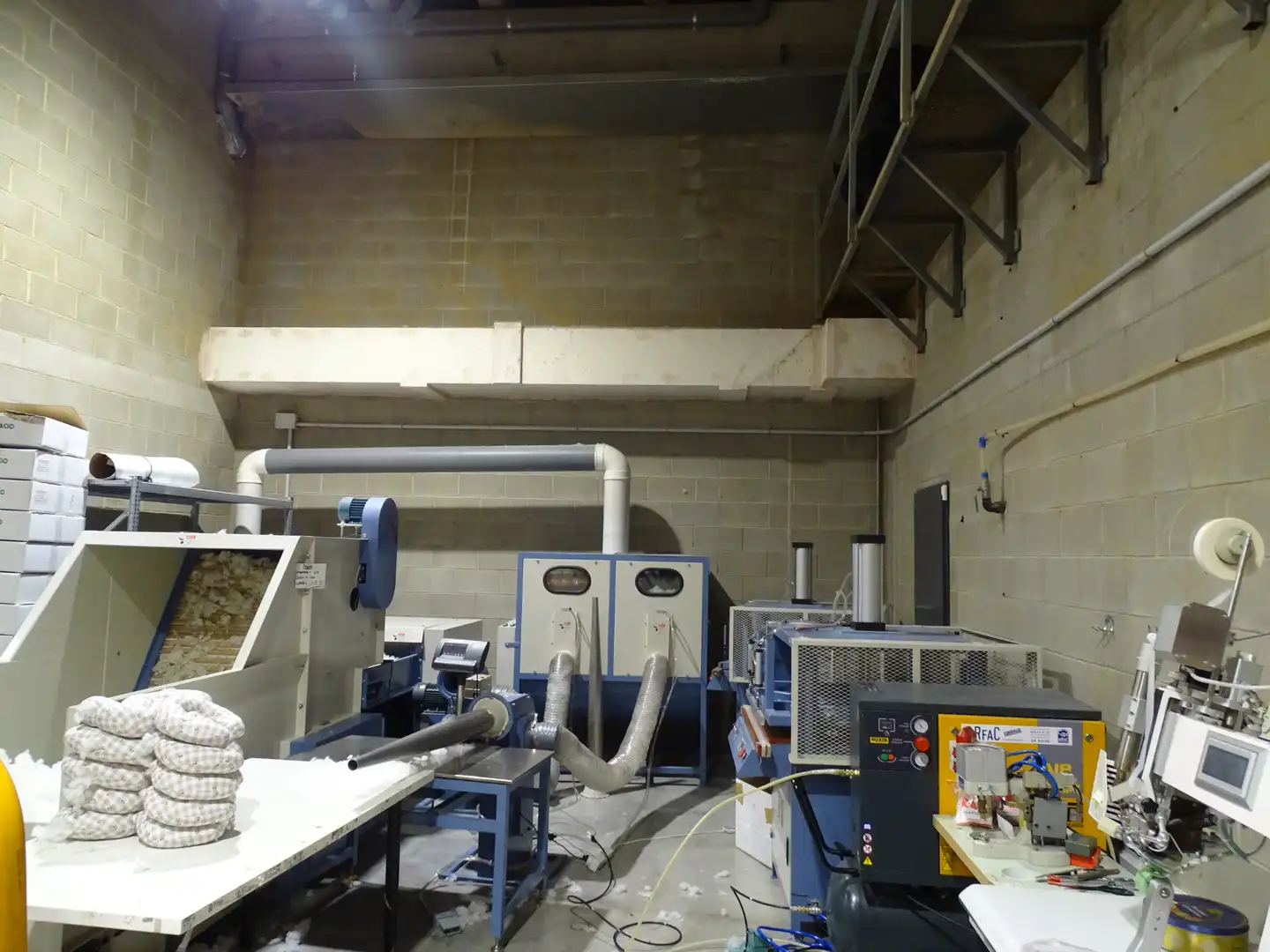 Industrial buildings for rent in Finestrelles