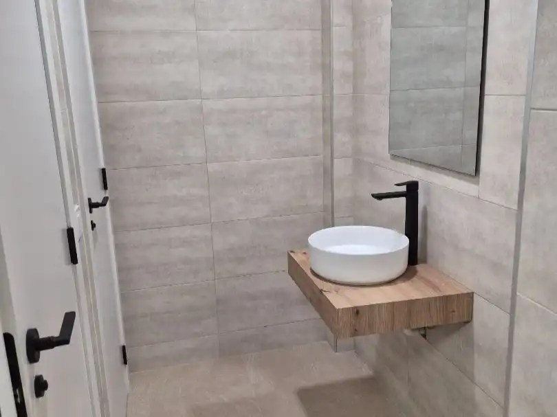 Baño de Oficina de alquiler en Lleida con Aire acondicionado, Calefacción y Internet