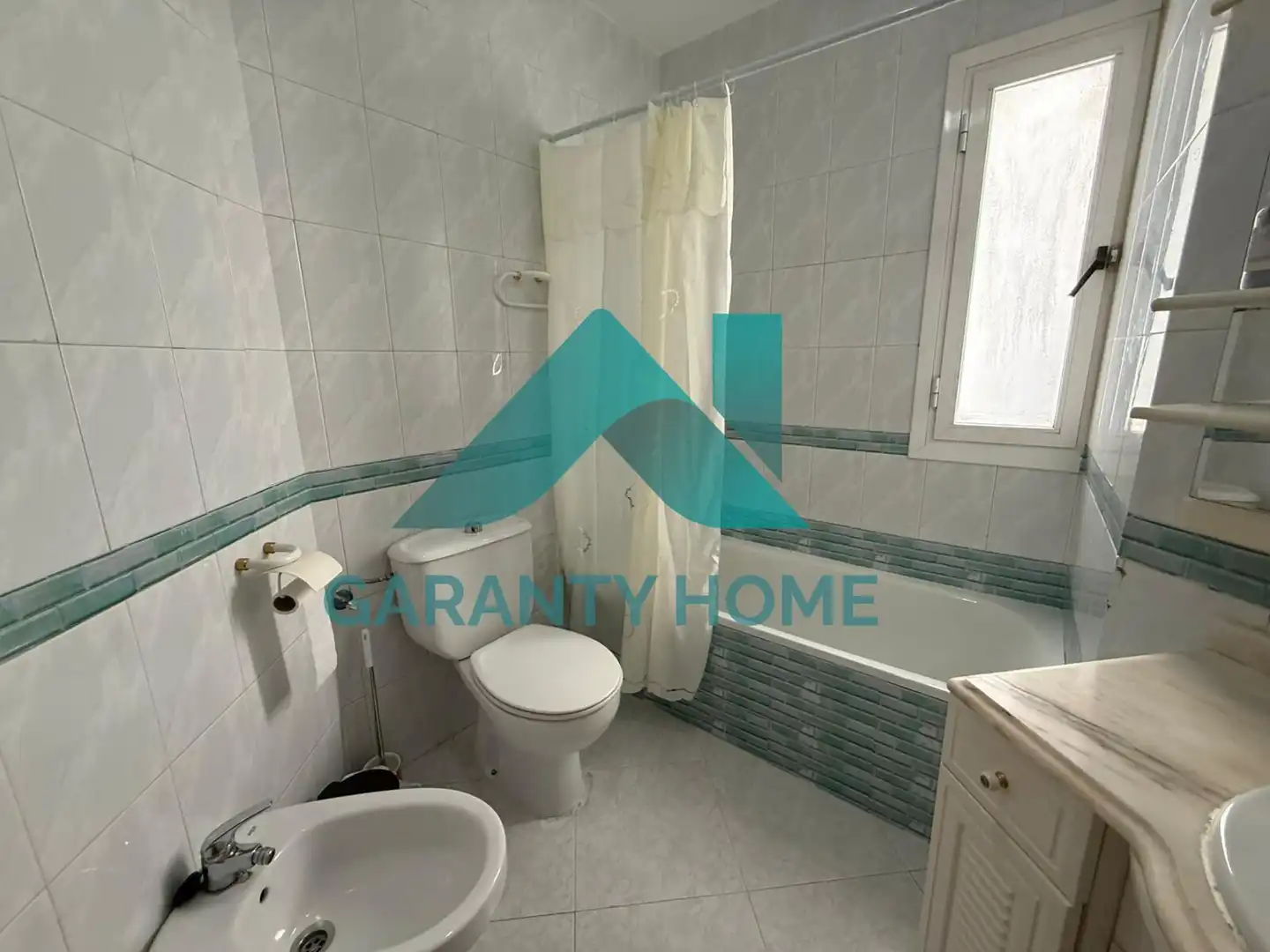 Bathroom of Apartments for rent in Cáceres  with Heating and Furnished