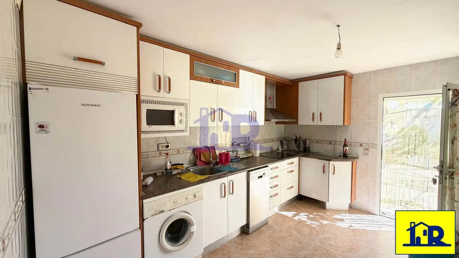 Cuina de Casa o xalet en venda en Cañada del Hoyo amb Calefacció, Terrassa i Traster